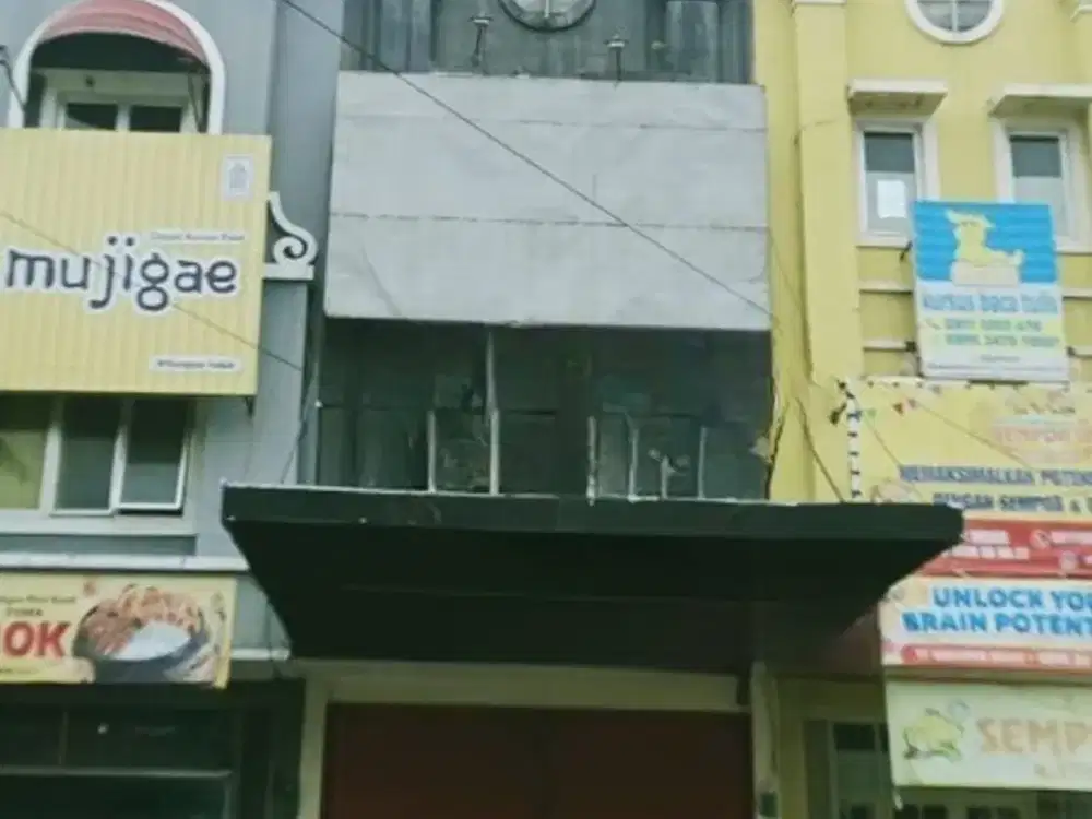 Ruko 3 Lantai Di Boulevard Hijau Harapan Indah Kota Bekasi