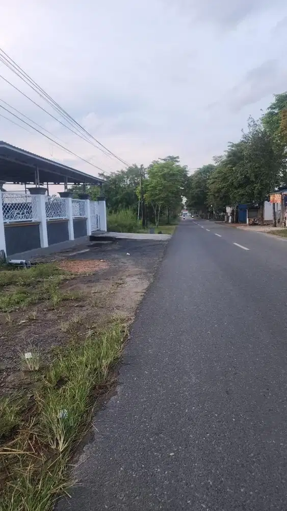 Di jual cepat rumah pinggir jalan