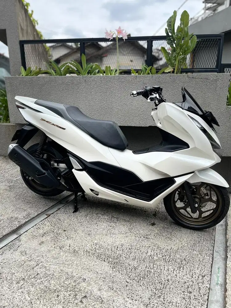 Pcx 160 ABS taun 2023 akhir (low km baru 8rb perak)