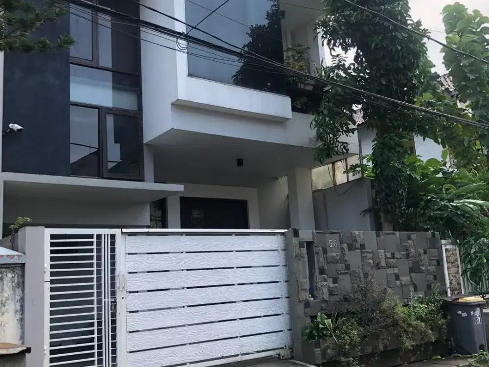 Rumah dijual Modern strategis Matraman, dekat Rawamangun, Jatinegara & Rawasari