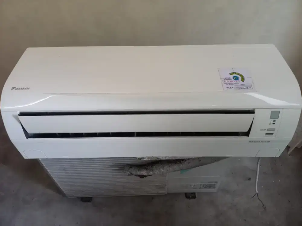 AC daikin thailand 1/2pk