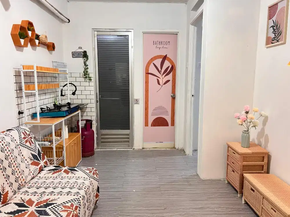 Dibutuhkan koki merangkap waitress untuk kedai