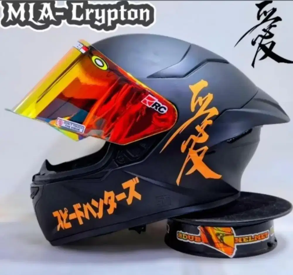 Helm MLA hitam putih