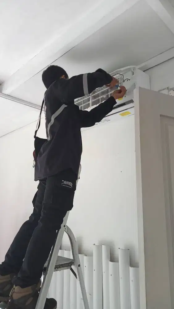 Jasa Perbaikan AC Tidak Dingin DLL – Teknisi AC Juna Teknik