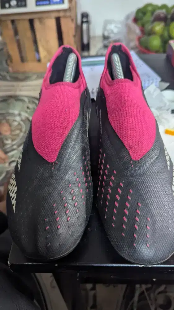 Sepatu bola adidas predator
