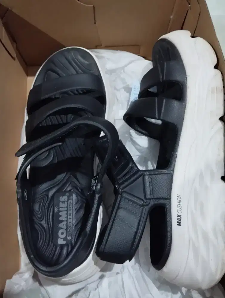 Spatu skechers size 7