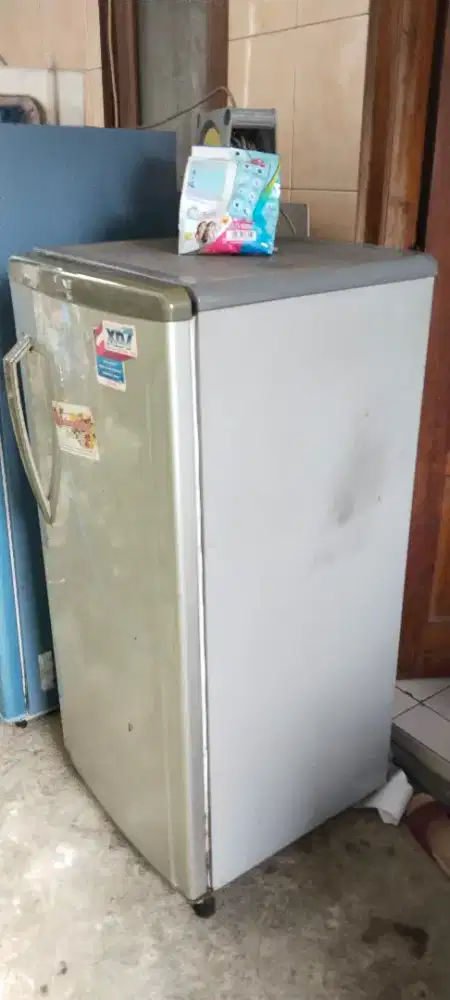 Kulkas TOSHIBA GLACIO Frezer Besar Full orisinal bukan servisan.