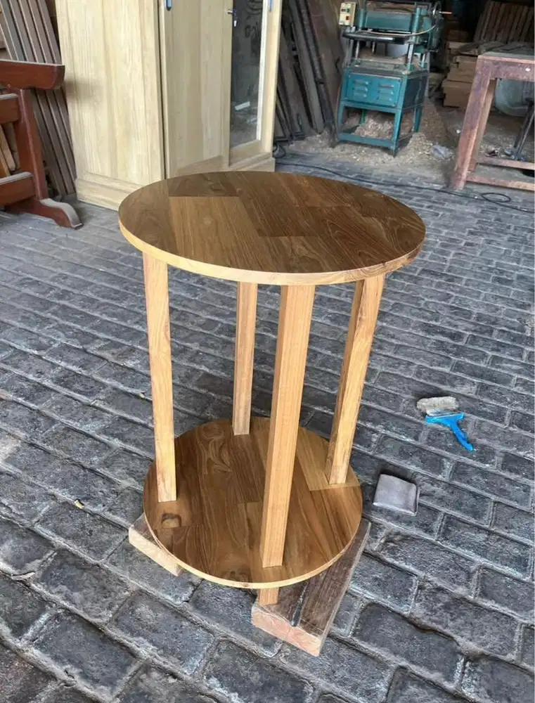 Meja sudut minimalis