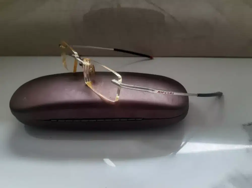 Frame Kacamata Frad Bagattelo
Made In France