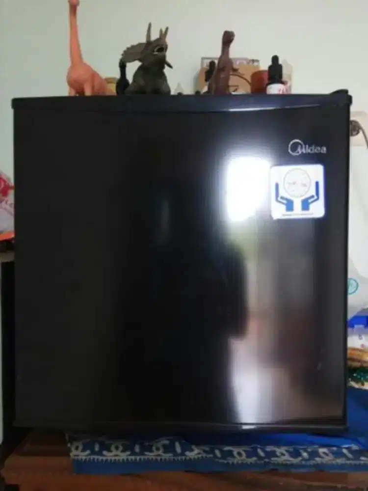 Kulkas 1 Pintu Minibar Merk Midea
