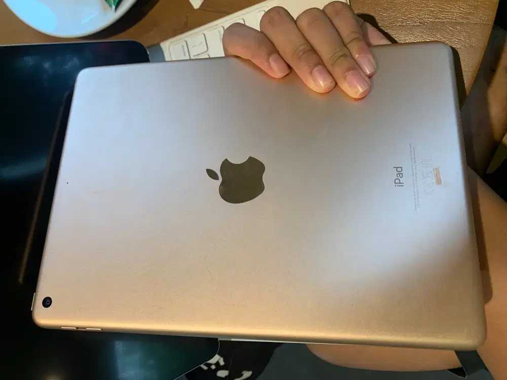 IPAD 6th GEN 128GB NO WIFI