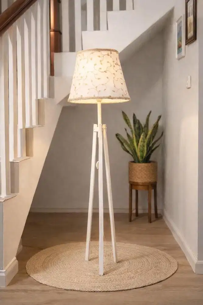 Lampu stand ruang tamu