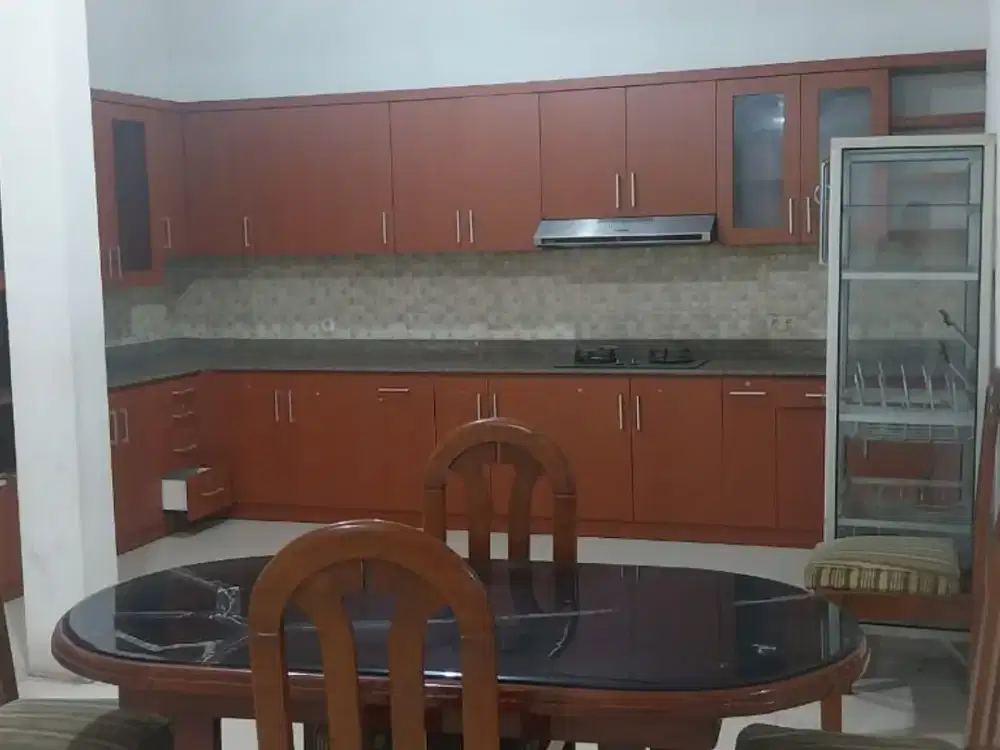 Disewakan Rumah Nginden 3 Lantai