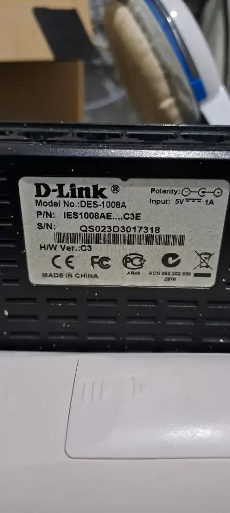 switch hub D-Link DES 1008A dan Tenda SG 108