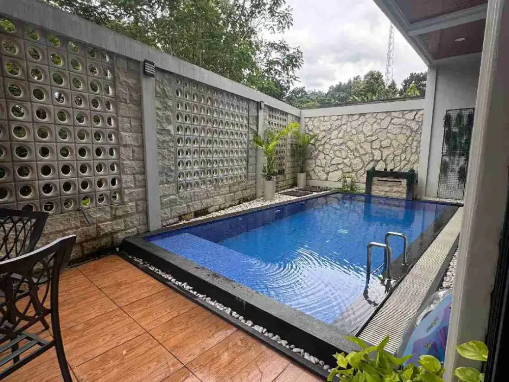 Dijual Rumah Dengan Kolam Renang di jl. Kolonel Sugiyarto Semarang Jawa Tengah.
