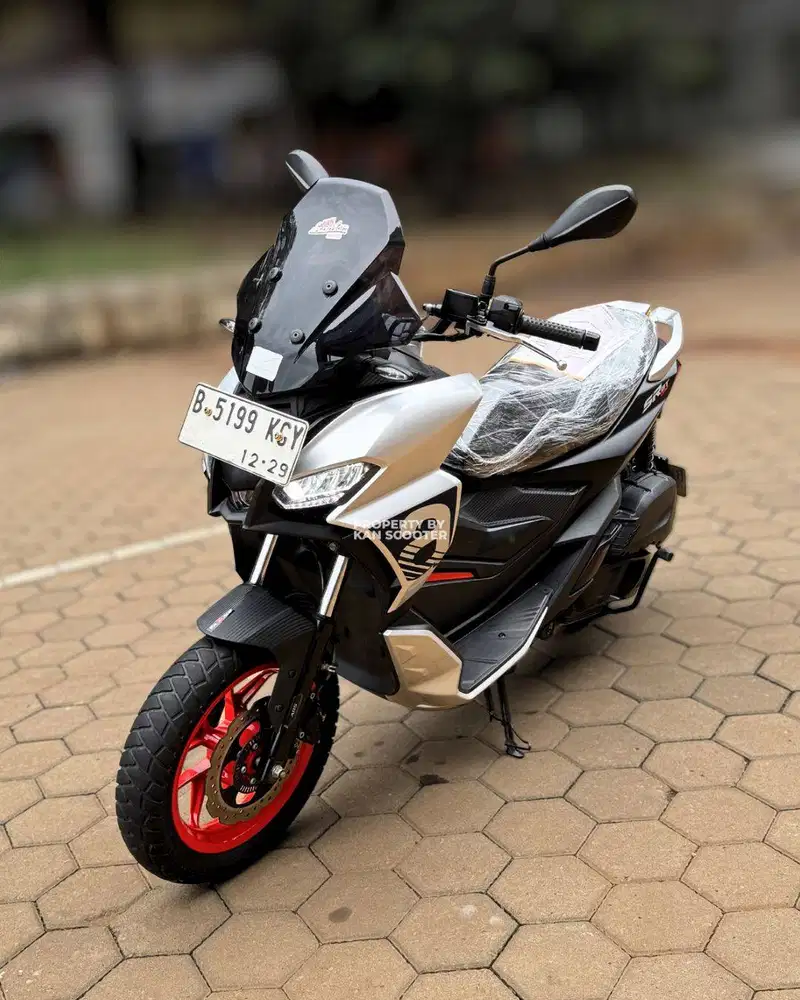 APRILIA SR GT 200 2024 BERGARANSI