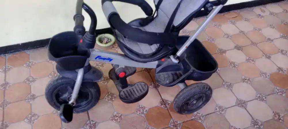 Sepeda tiga roda  merk pacific