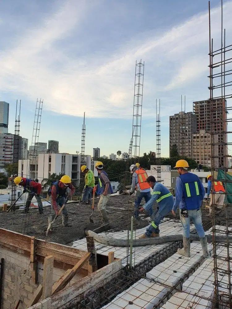 Jasa memperbaiki rumah tanah banjir