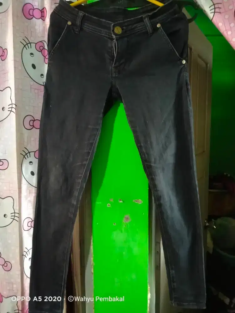 Cena cewe bekas layak pakai 15ribuan satunya