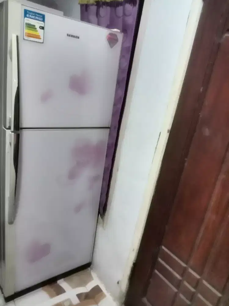 Cuma ngejualin punya kak ipar kulkas 2 pintu siap pakai