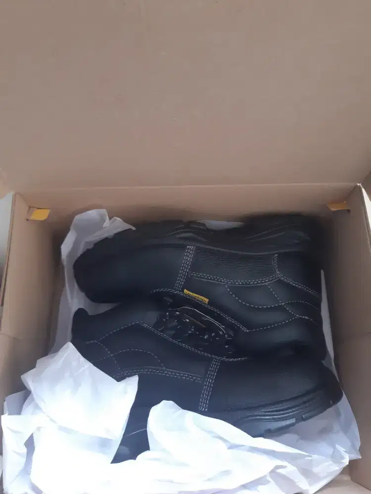 Sepatu Safety Krisbow uk 43