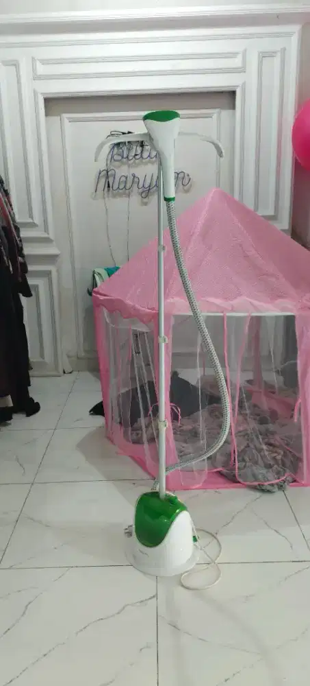 Setrika Uap Berdiri (Garment Steamer) – Kondisi Bagus, Jarang Dipakai
