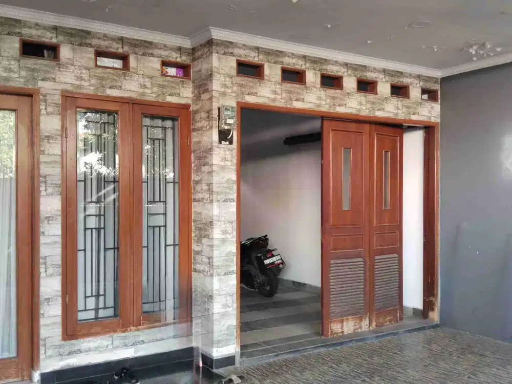 Turun harga 3,8 M jadi 2,6 M rumah besar di Jl. Bersama, dekat Perum Kemang Swatama, Cilodong, Depok