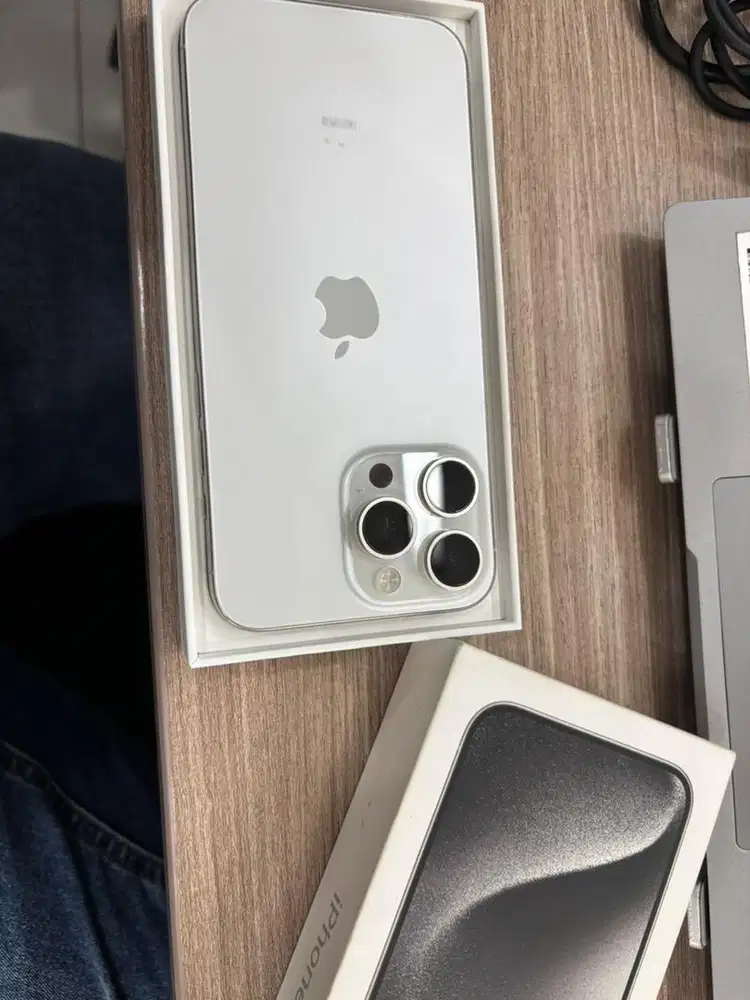 Jual iphone 15 pro max 256GB putih