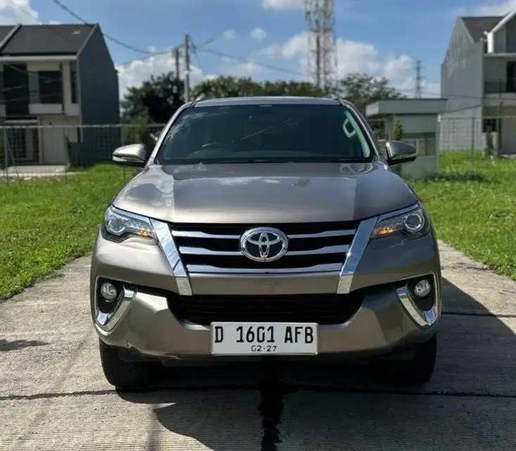 TDP 30 jt Toyota Fortuner VRZ  2.4 AT 2016 Diesel coklat istimewa