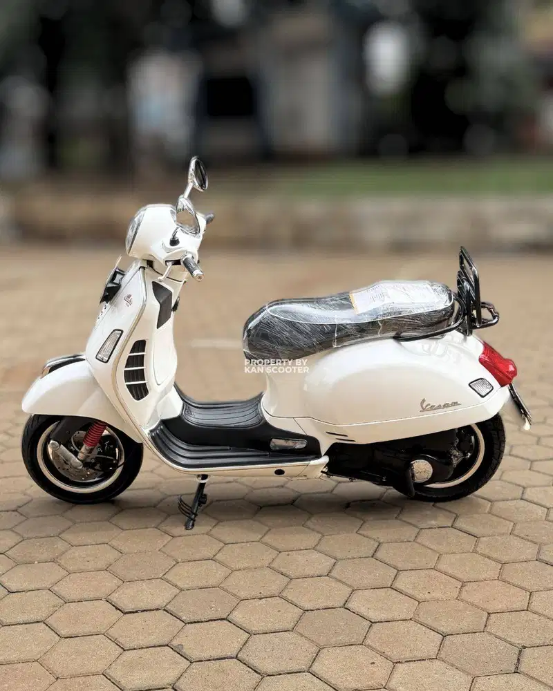 JUAL MURAH VESPA GTS 150 3V 2015 MULUS
