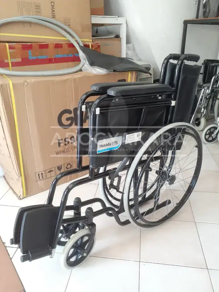 Kursi roda standart bekas