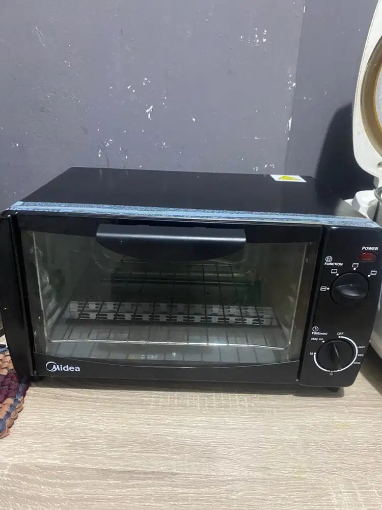 Dijual oven merk midea
