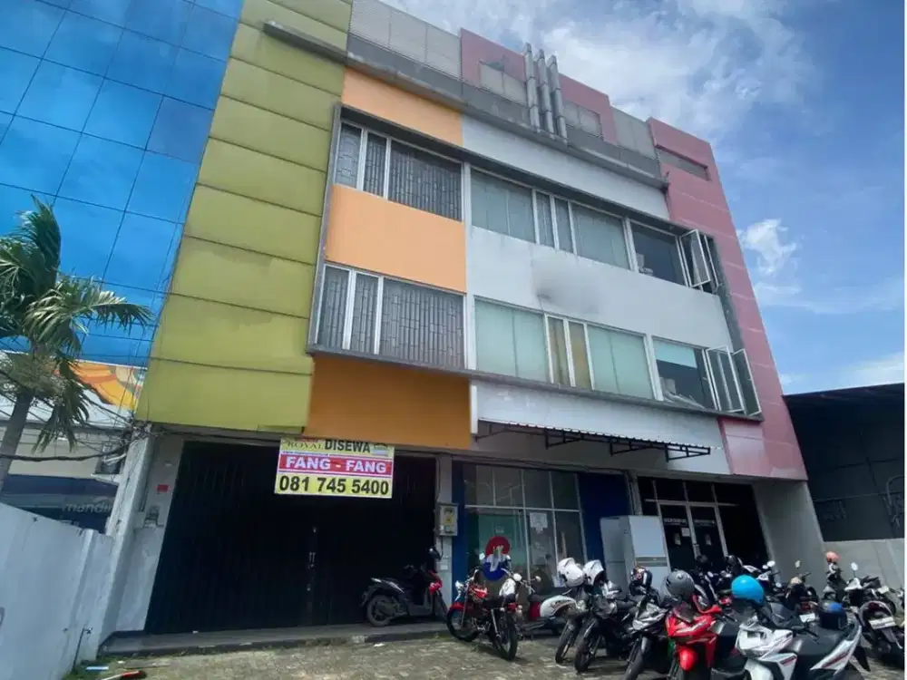 Disewakan Ruko Kondisi Terawat 3 Lantai Di Jl. Brigjen Sudiarto Jl. Majapahit Semarang.