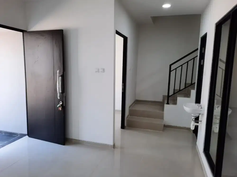 Dijual Rumah 2 Lantai Eastern Park Surabaya