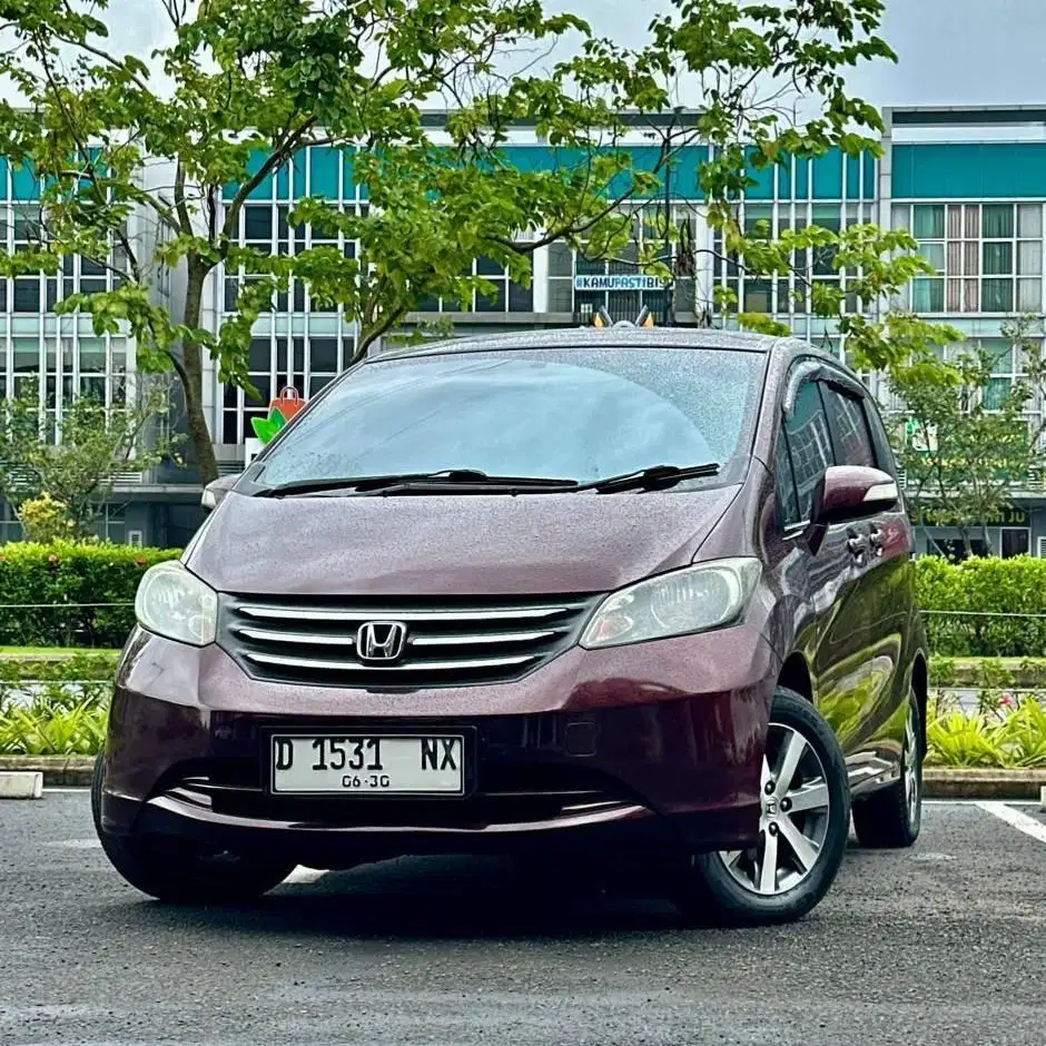 {TDP 20 JT} Honda Freed 1.5 E AT PSD 2012 merah marun antik istimewa