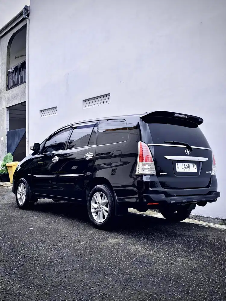 Toyota Kijang Innova 2010 Bensin