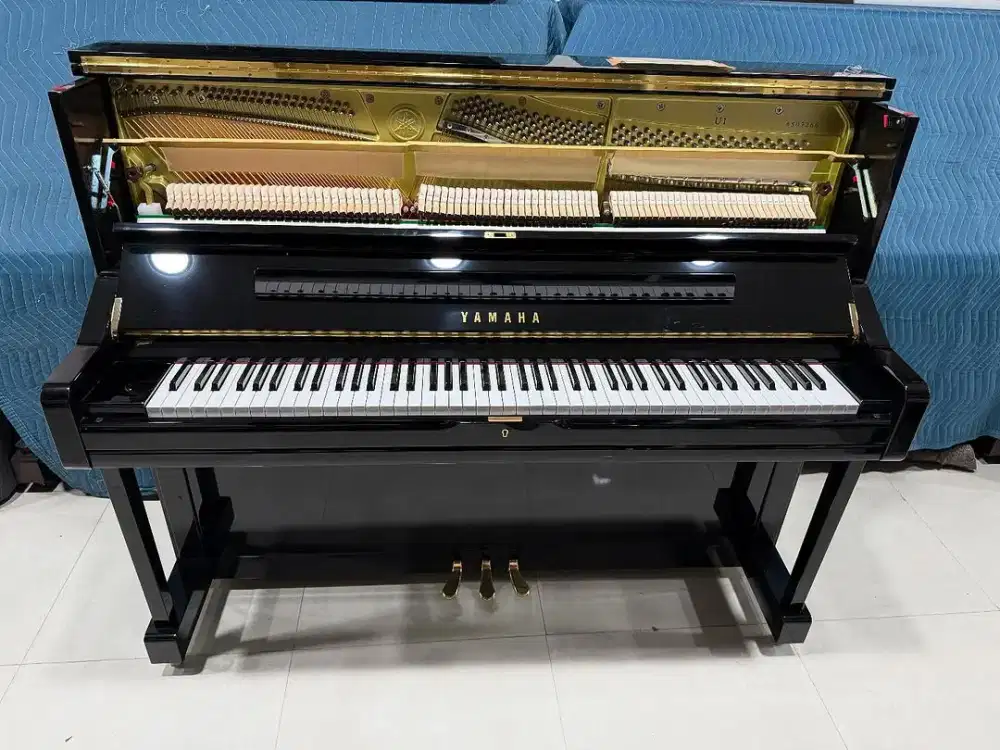 piano yamaha U1