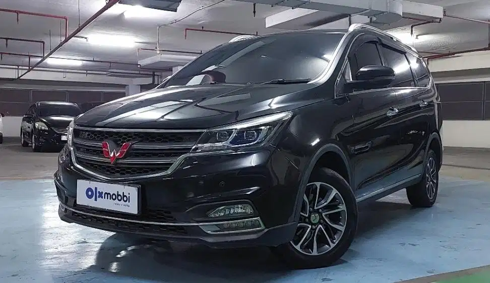 DP MURAH Wuling Cortez 1.8 L Lux Bensin-MT 2018 Hitam CJUKB