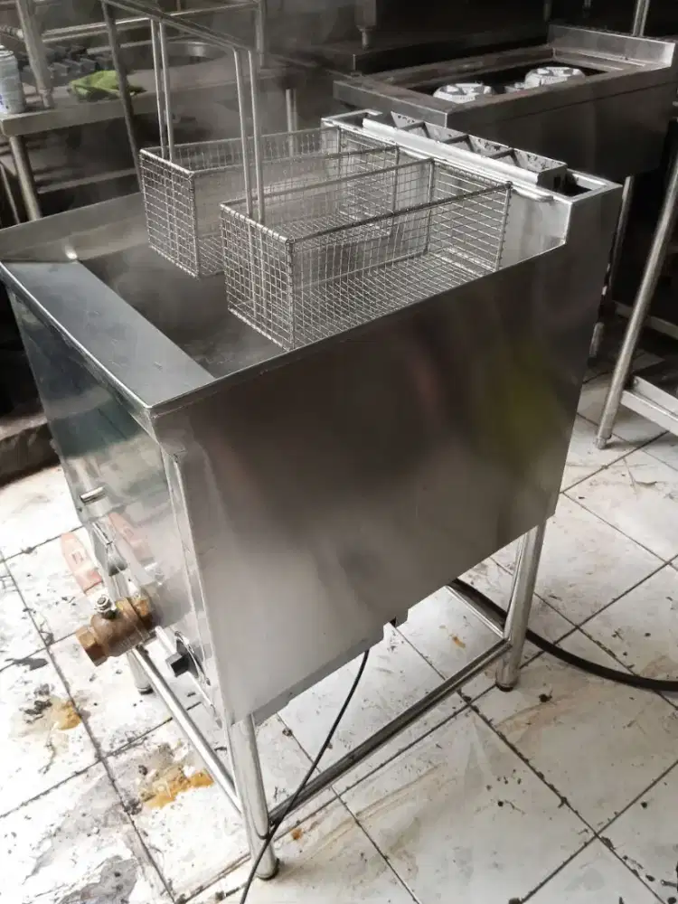 Deep fryer custom kapasitas 30L, termostat on 

Harga : 4jt