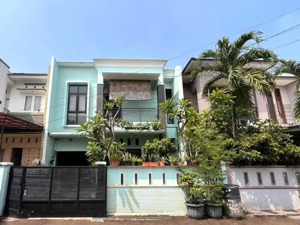 DIJUAL RUMAH 2 LANTAI SIAP HUNI