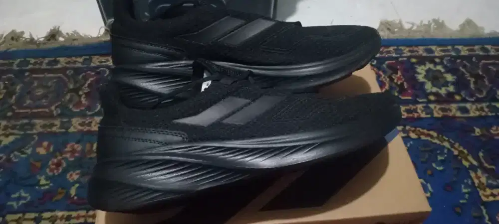 Jual sepatu running merk mills 400k