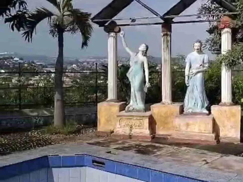 Dijual Rumah Dengan Kolam Renang View Kota2 di Jl. Sri Rejeki Semarang Jawa Tengah