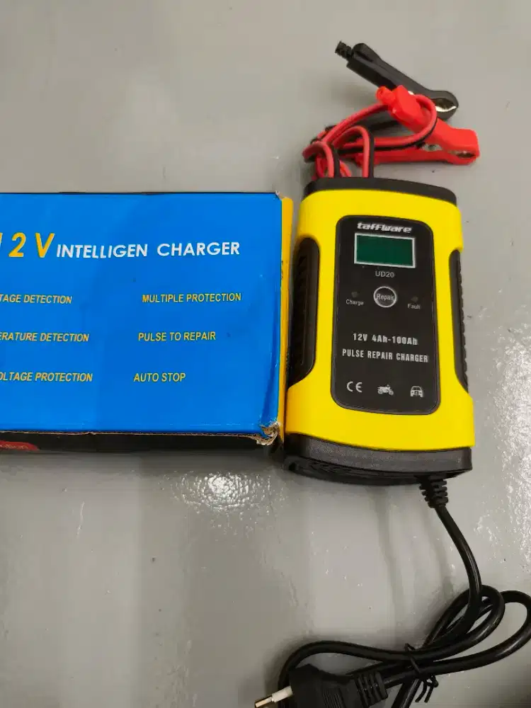 Charger AKI 12V 6A