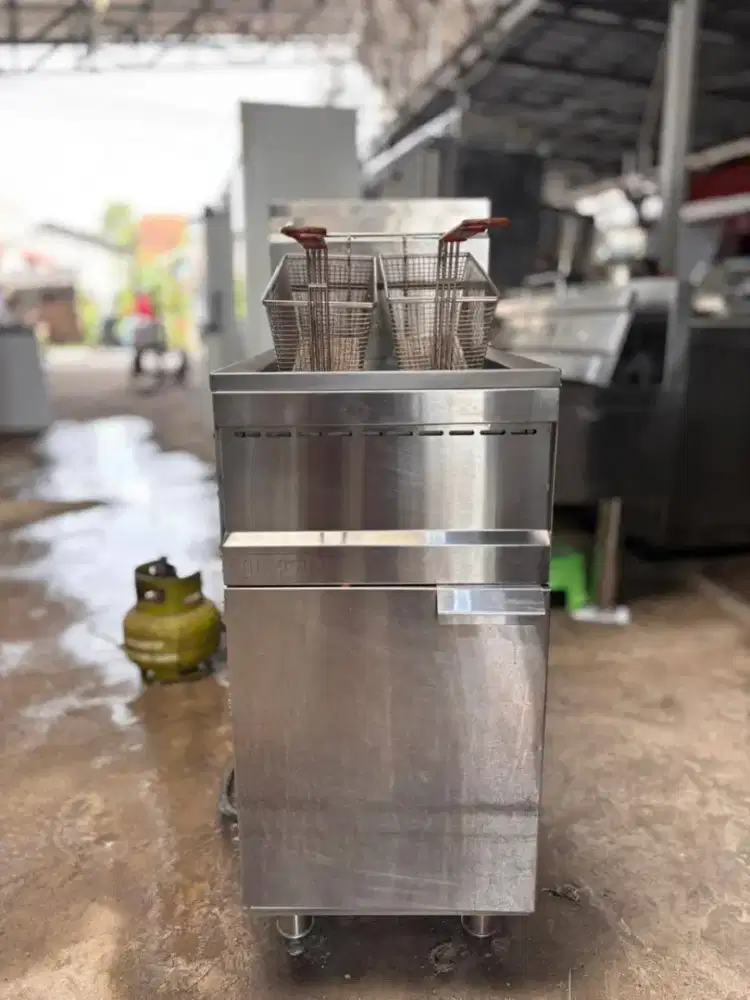 Branded Tapi Murah DEEPFRYER GAS

Merk Nayati
Model GFE/40 C
4 burner