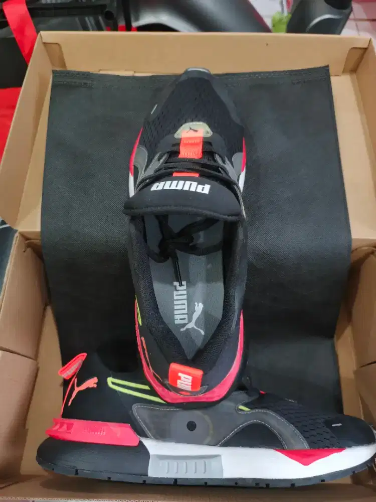 Sepatu olah raga Puma