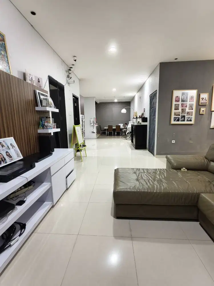 Dijual Rumah Cantik di Taman Kopo Indah Bandung