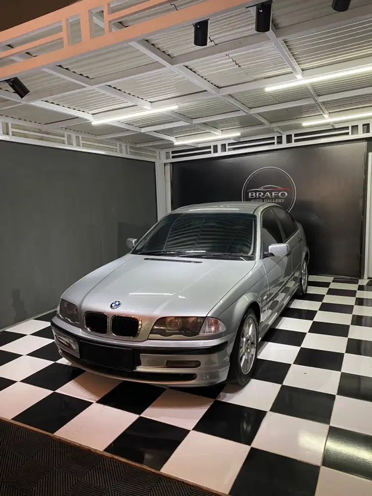 BMW 318i 2002 Bensin