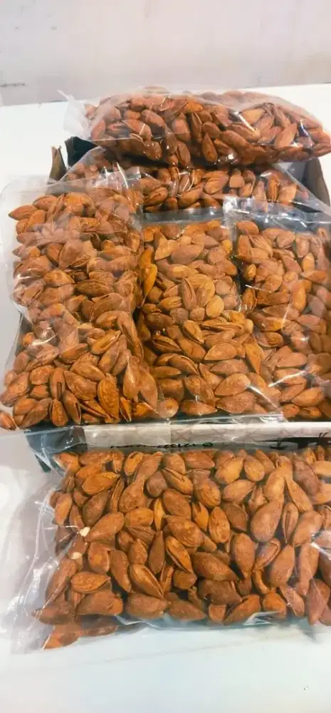 Kacang Almond Kulit Kulit