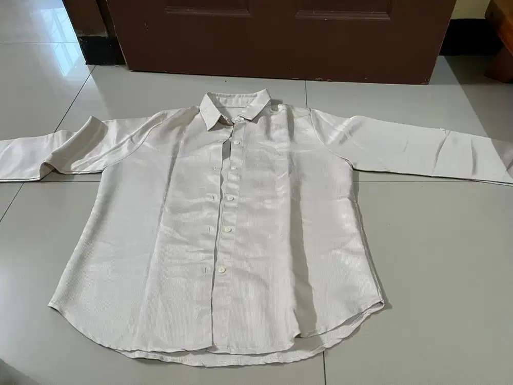 Kemeja cream polos