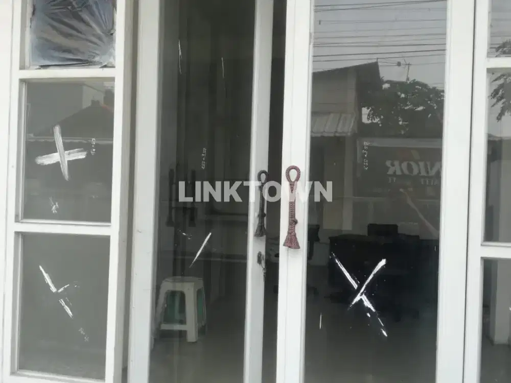 Nego Sampai Deal Lokasi Strategis Rumah 3 Lantai di Gersikan Surabaya